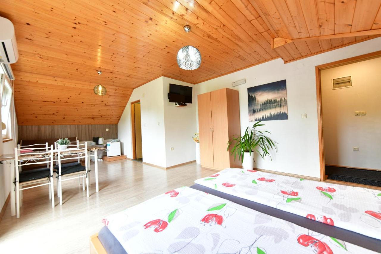 Rooms Toni Selište Drežničko Buitenkant foto