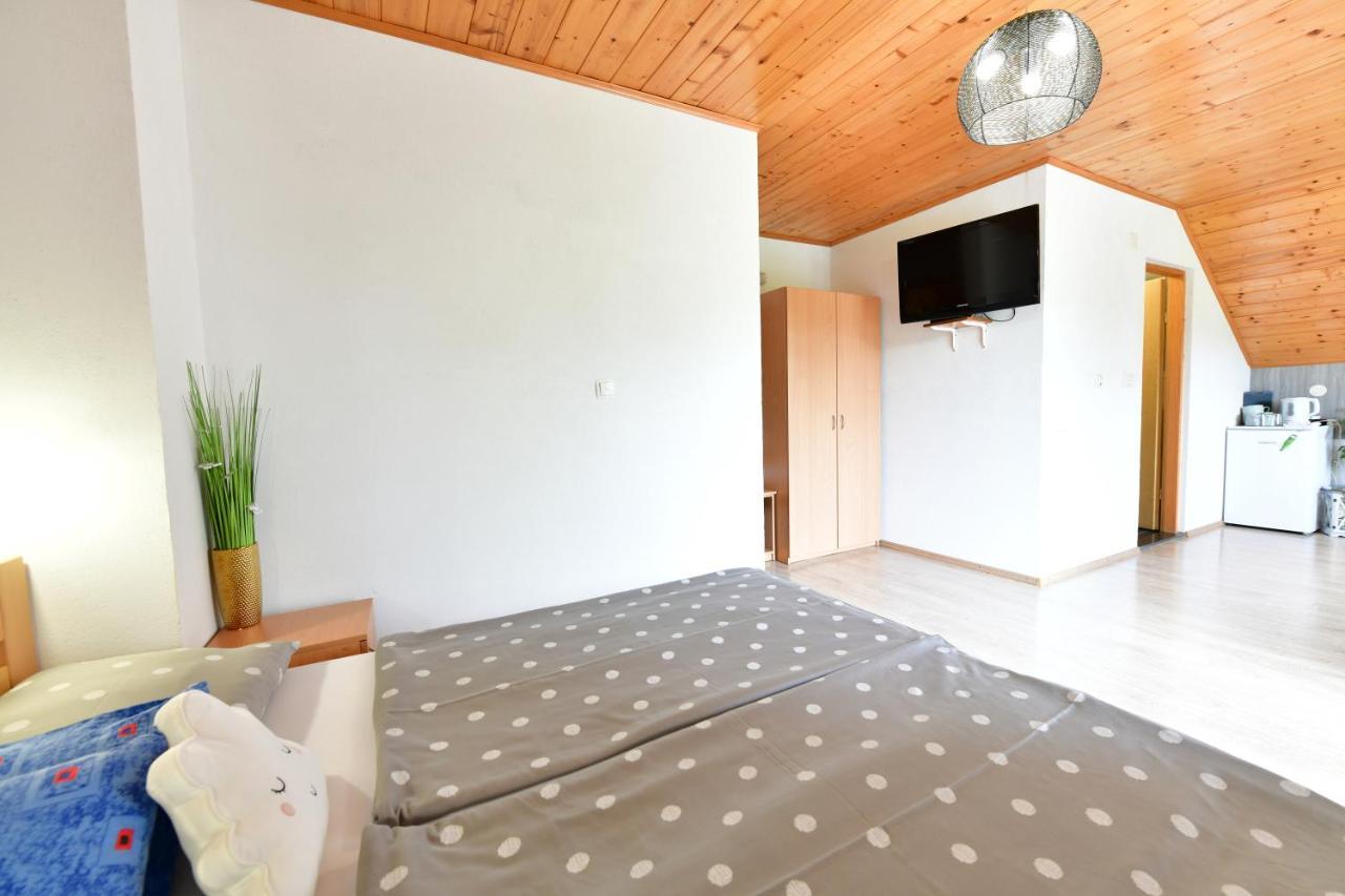 Rooms Toni Selište Drežničko Buitenkant foto