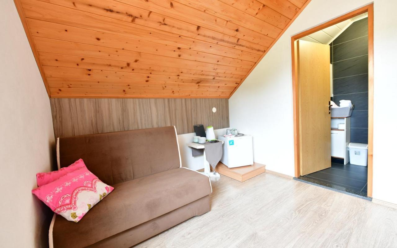 Rooms Toni Selište Drežničko Buitenkant foto