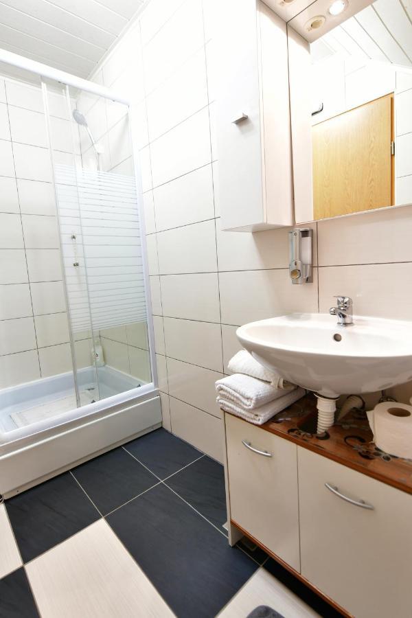 Rooms Toni Selište Drežničko Buitenkant foto