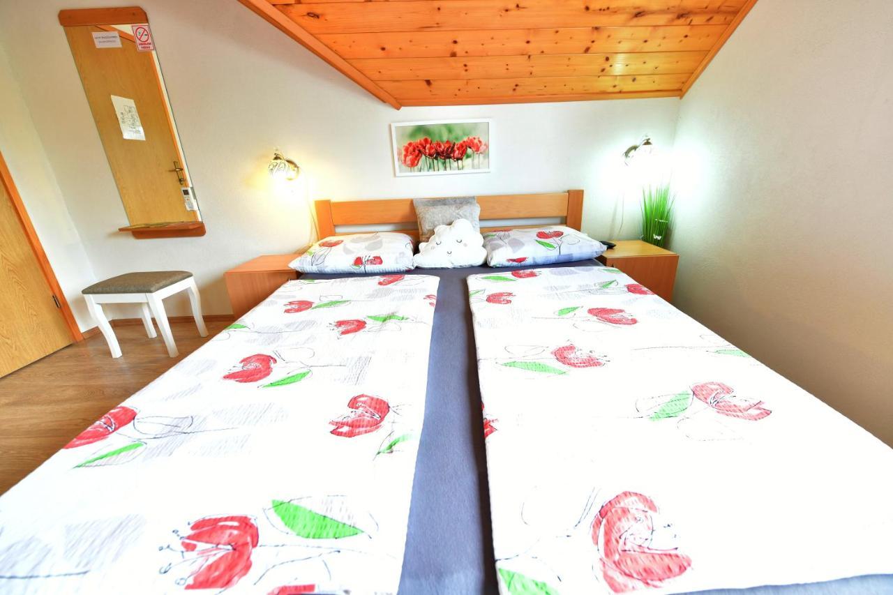 Rooms Toni Selište Drežničko Buitenkant foto